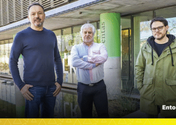 Greg Barton, Víctor Devía y José Manuel Correa.