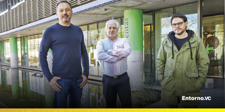 Greg Barton, Víctor Devía y José Manuel Correa.